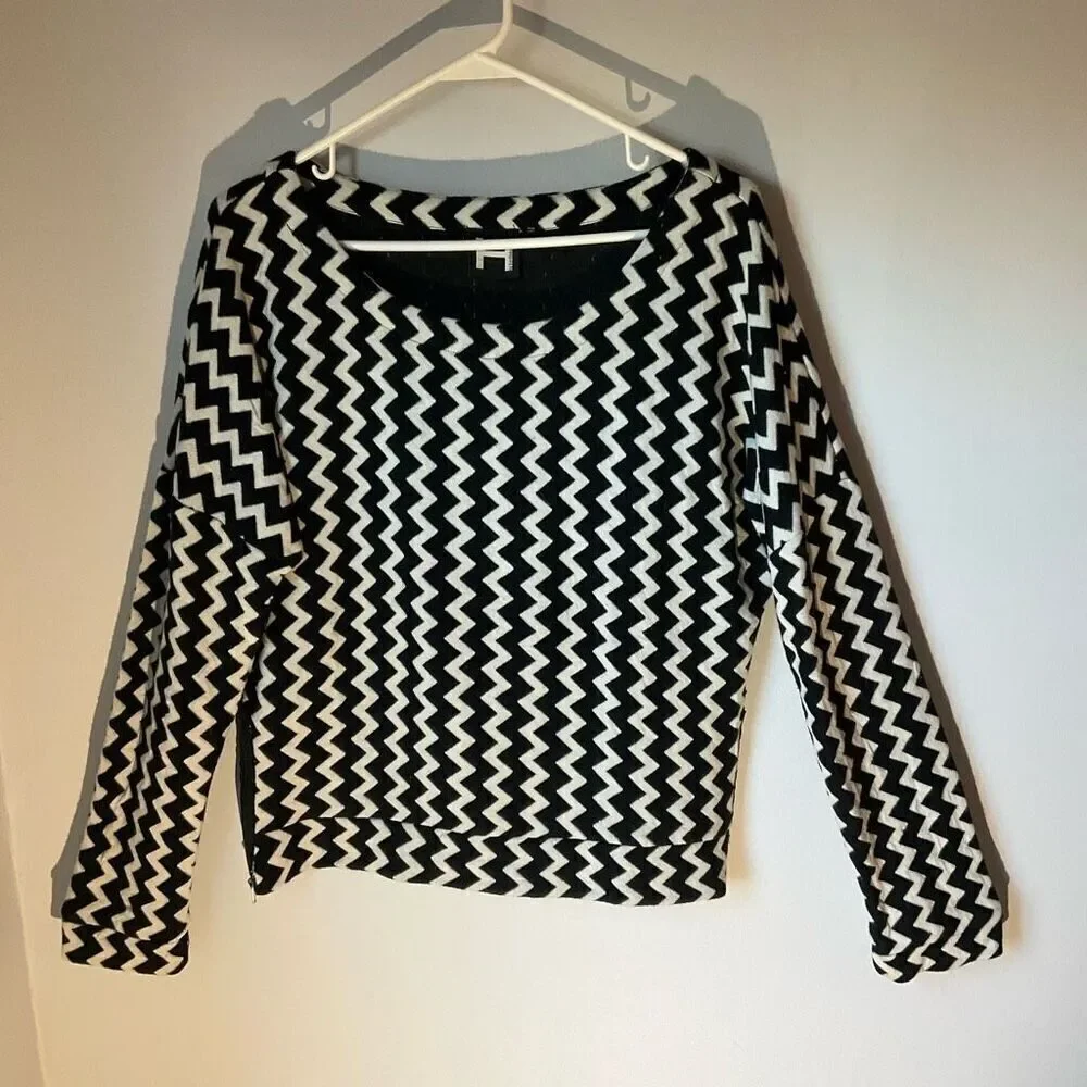 H by Bordeaux ZigZag Boatneck Sweater, OS. Zipper detail at hips. Punk, goth
